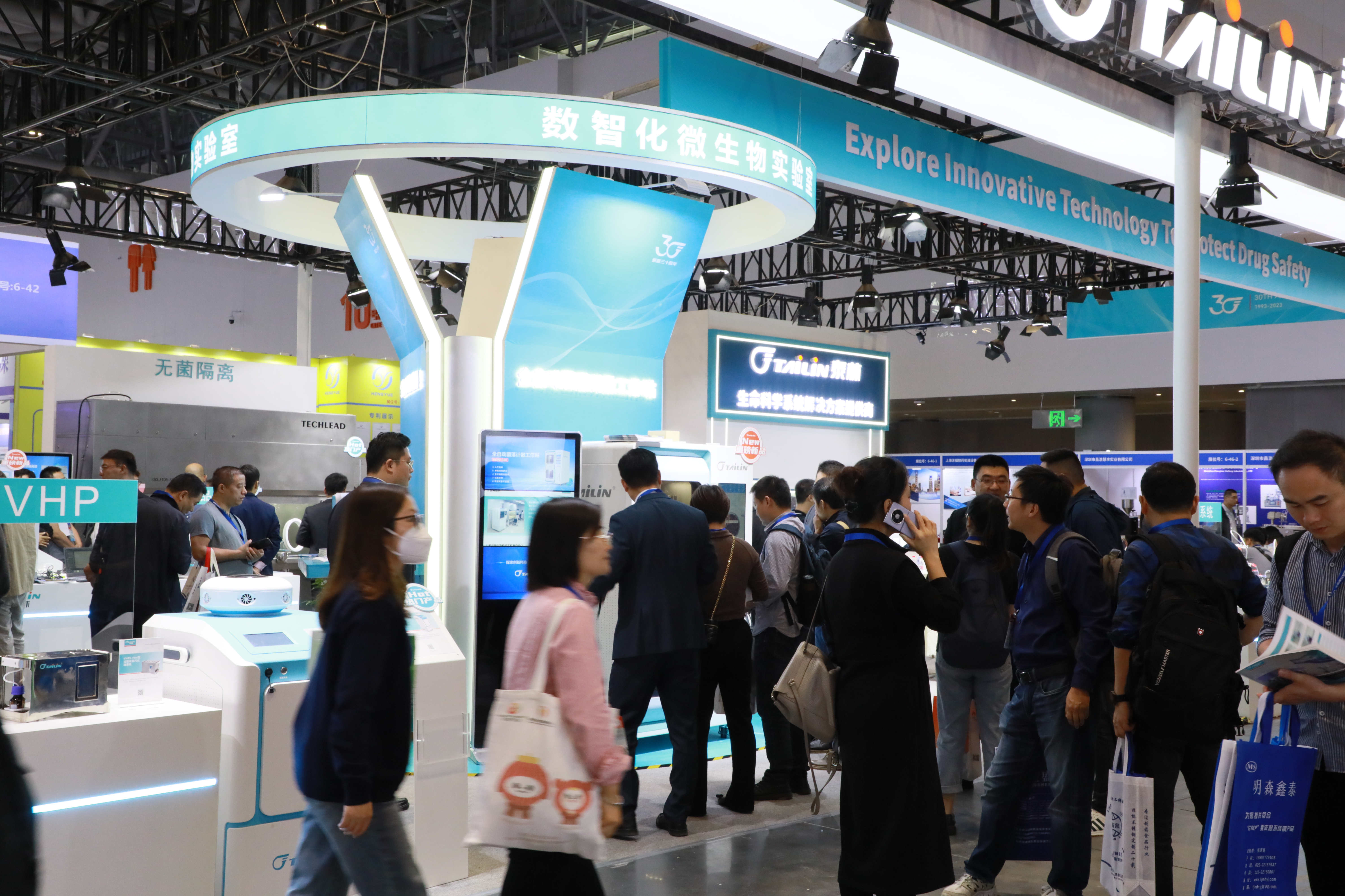 1699945866354316I3nz.jpg EF1A1327-opq636181072.jpg